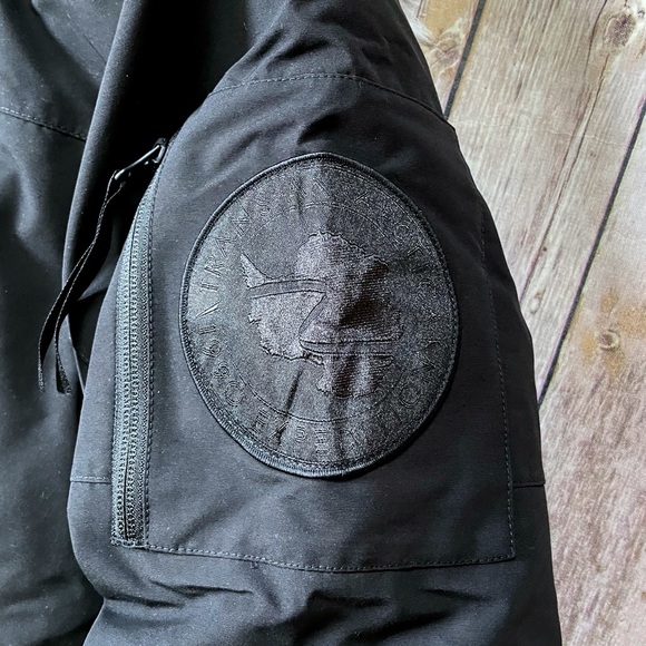 The North Face Men’s Expedition McMurdo Parka In TNF Black - Picture 4 of 14